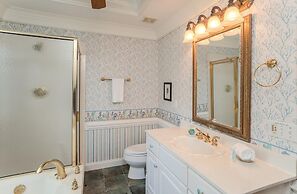 18 Fiddlers Cove Dr - 5 Bed/4 Bath w/ Resort Access & Golf Cart!