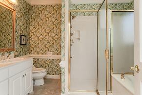 18 Fiddlers Cove Dr - 5 Bed/4 Bath w/ Resort Access & Golf Cart!