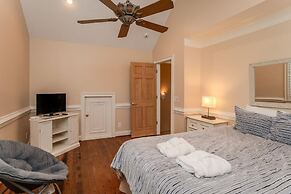 18 Fiddlers Cove Dr - 5 Bed/4 Bath w/ Resort Access & Golf Cart!