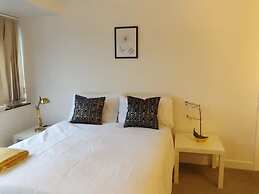 Room in Guest Room - Large Comfortable Room Coventry