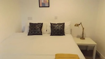 Room in Guest Room - Large Room in Coventry