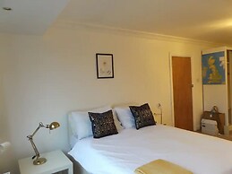 Room in Guest Room - Large Room in Coventry