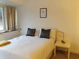 Room in Guest Room - Spacious Room in Coventry