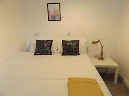 Room in Guest Room - Spacious Double Room in Coventry