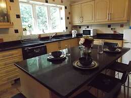 Room in Guest Room - Spacious Double Room in Coventry