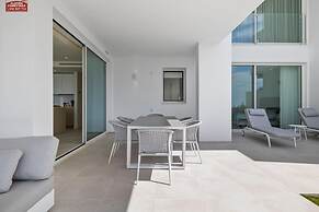 Hillside Flat With Pool in Palo Alto - Ref M49