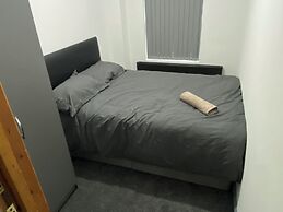 Room in Guest Room - Big Room in Coventry City Centre