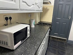 Room in Guest Room - Spacious Room in Coventry City Centre