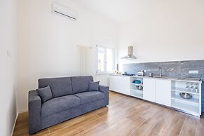 Sunny Panoramic Apartment by Napoliapartments