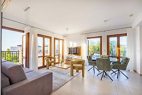 Bright Apartment With Shared Pool in Aphrodite Hills