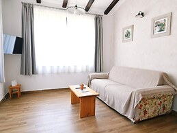 Charming Holiday Home With Terrace and Garden - One Bedroom Holiday Ho