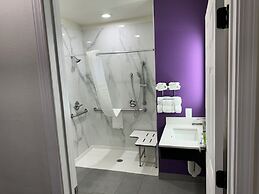 Lakeside Inn & Suites