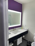 Lakeside Inn & Suites