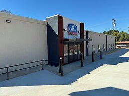 Lakeside Inn & Suites