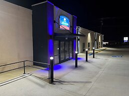 Lakeside Inn & Suites