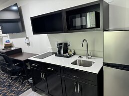 Lakeside Inn & Suites