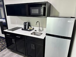 Lakeside Inn & Suites