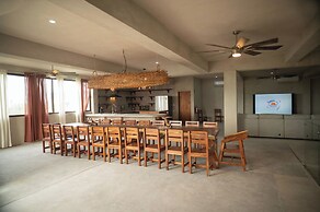 LaFamilia Casa and Suites