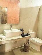 LaFamilia Casa and Suites