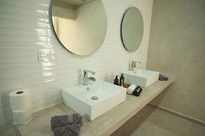 LaFamilia Casa and Suites