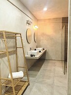 LaFamilia Casa and Suites