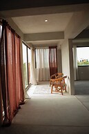 LaFamilia Casa and Suites