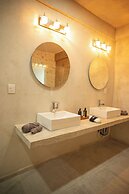 LaFamilia Casa and Suites