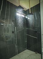 LaFamilia Casa and Suites