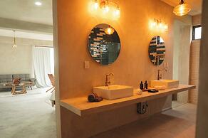 LaFamilia Casa and Suites