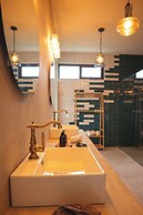 LaFamilia Casa and Suites