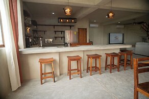 LaFamilia Casa and Suites