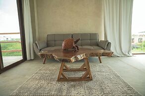 LaFamilia Casa and Suites