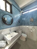 LaFamilia Casa and Suites