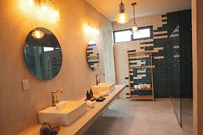 LaFamilia Casa and Suites