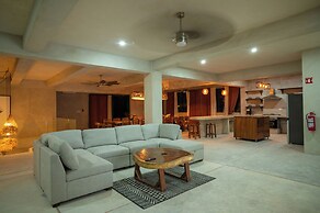 LaFamilia Casa and Suites