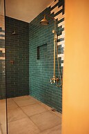 LaFamilia Casa and Suites