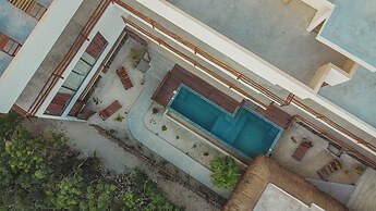 LaFamilia Casa and Suites