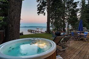Lakefront Haven by Avantstay Minutes to Ski Resorts Private Dock & Boa