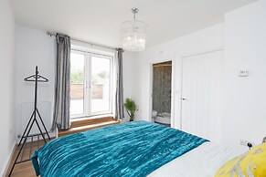 Derby City 3 Bed House- Roof Terrace