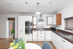 Derby City 3 Bed House- Roof Terrace