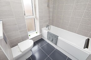 Derby City 3 Bed House- Roof Terrace