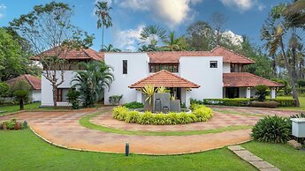 Amã Stays & Trails Mangirish Farmhouse, Alur, Bengaluru