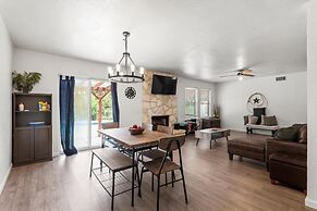 Oasis w Huge Pool & BBQ Patio