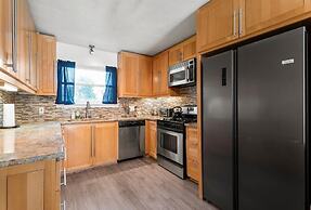 Oasis w Huge Pool & BBQ Patio