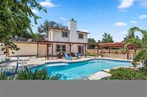 Oasis w Huge Pool & BBQ Patio