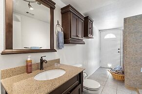 Oasis w Huge Pool & BBQ Patio