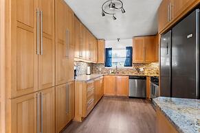 Oasis w Huge Pool & BBQ Patio