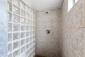 Oasis w Huge Pool & BBQ Patio