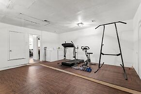 Oasis w Huge Pool & BBQ Patio