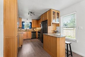 Oasis w Huge Pool & BBQ Patio